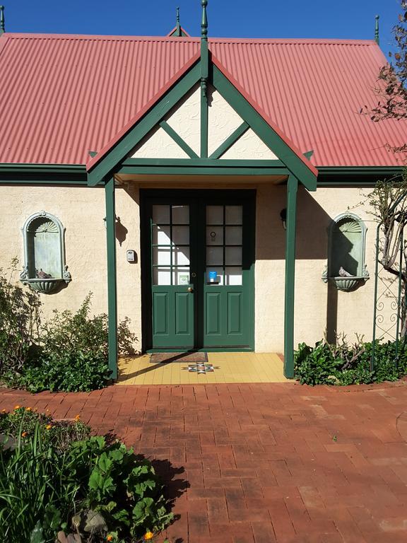 The Dove Cote Bed & Breakfast Тананда Екстериор снимка