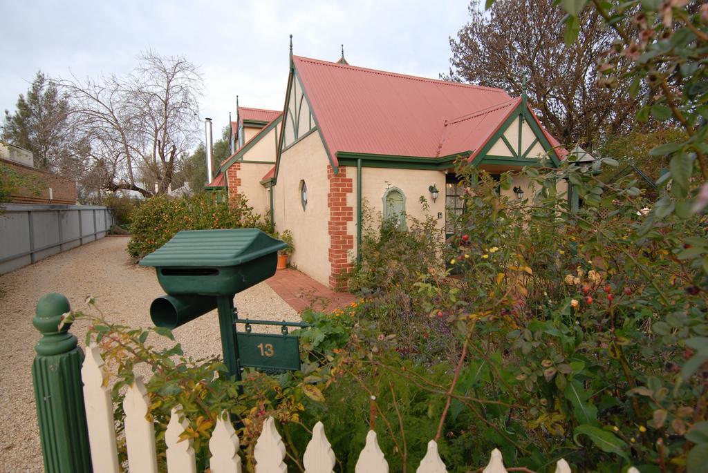 The Dove Cote Bed & Breakfast Тананда Екстериор снимка
